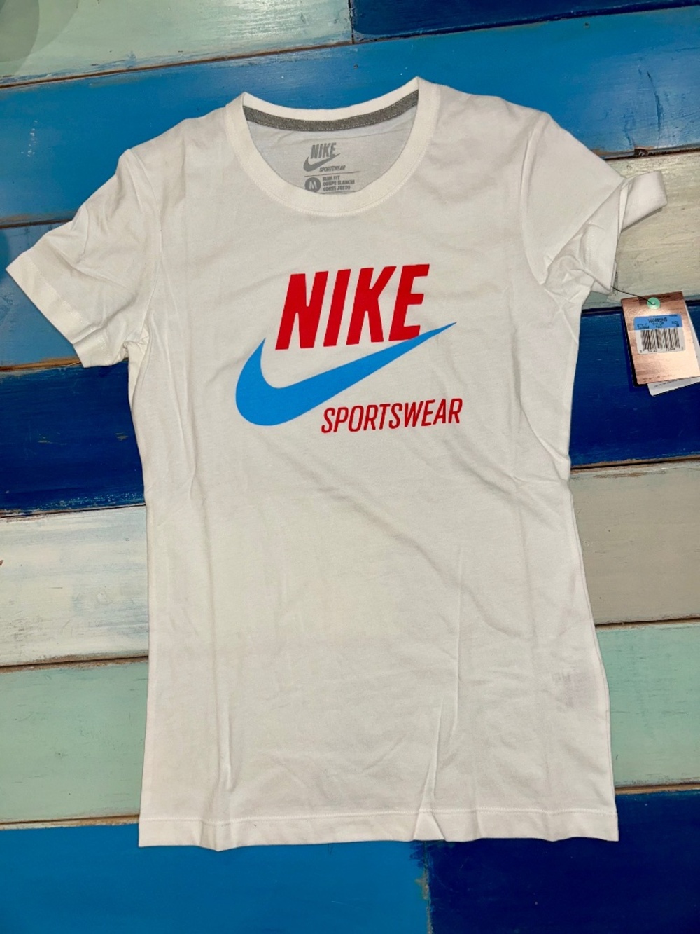 Nike Sportswear Logo T-Shirt Women's Medium White Short Sleeve Graphic Tee NWT
